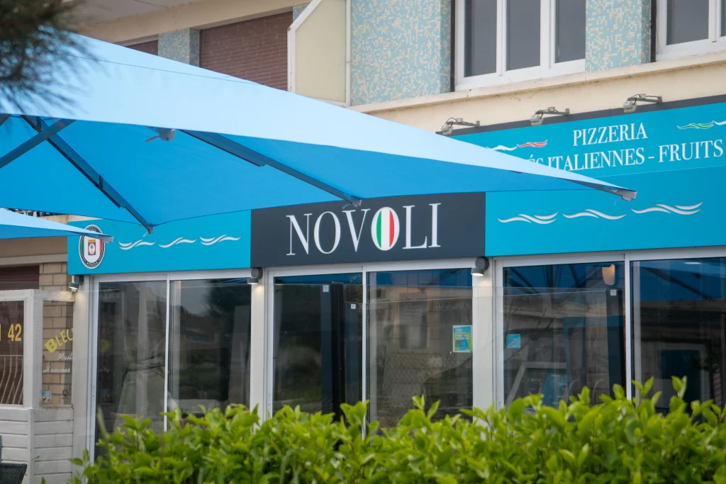 Salle du restaurant Le Novoli à Merville-Franceville-Plage près de la plage